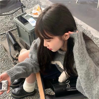 黑暗中的两个人